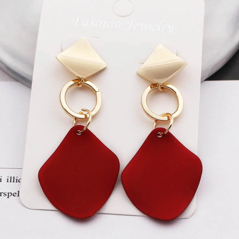 Elegant Gold Earring for Every Occasion