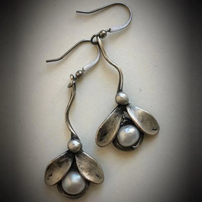 Romantic Silver Earring for Special Moments