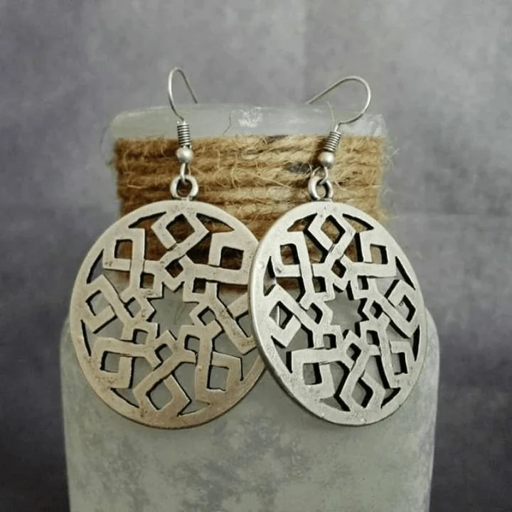 Charming Silver Earring for Any Occasion