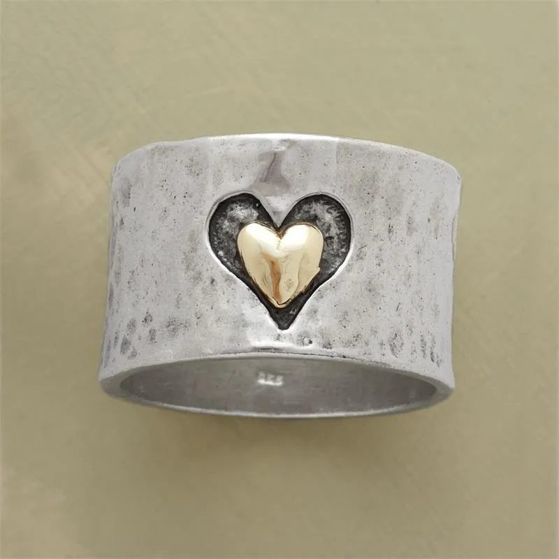 Classic Silver Ring with Timeless Appeal