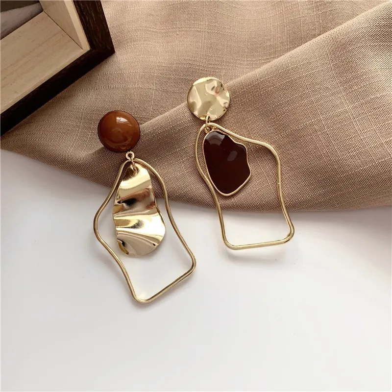 Elegant Gold Earring for Every Occasion