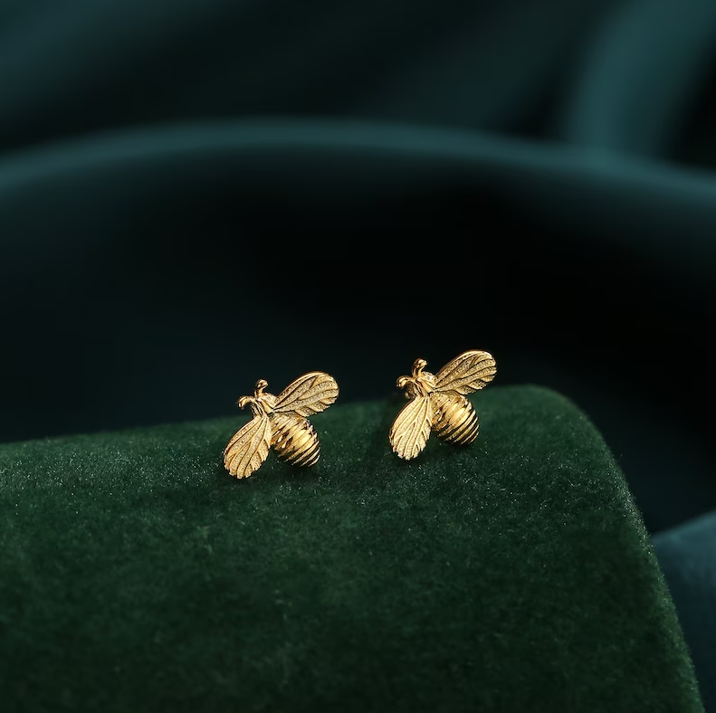 Classic Gold Earring with Timeless Appeal