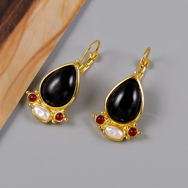 Classic Gold Earring with Timeless Appeal