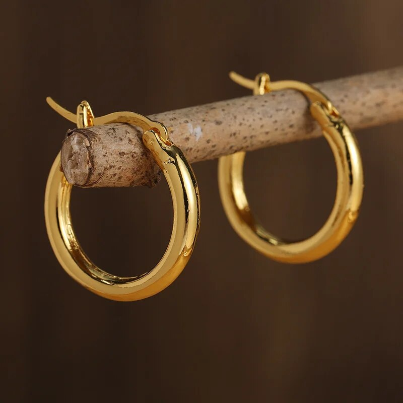 Romantic Gold Earring for Special Moments