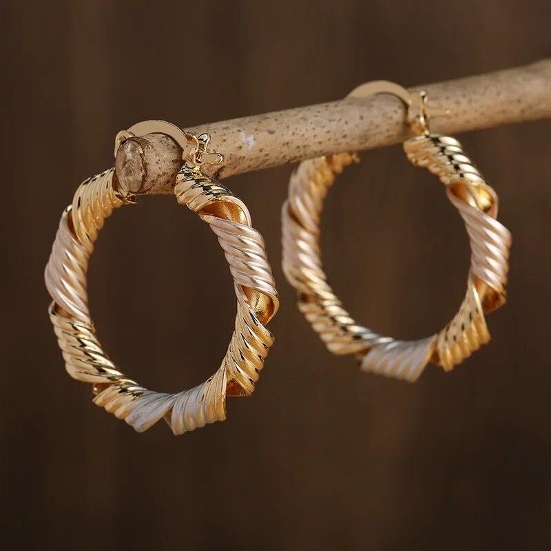 Stunning Gold Earring for Daily Wear