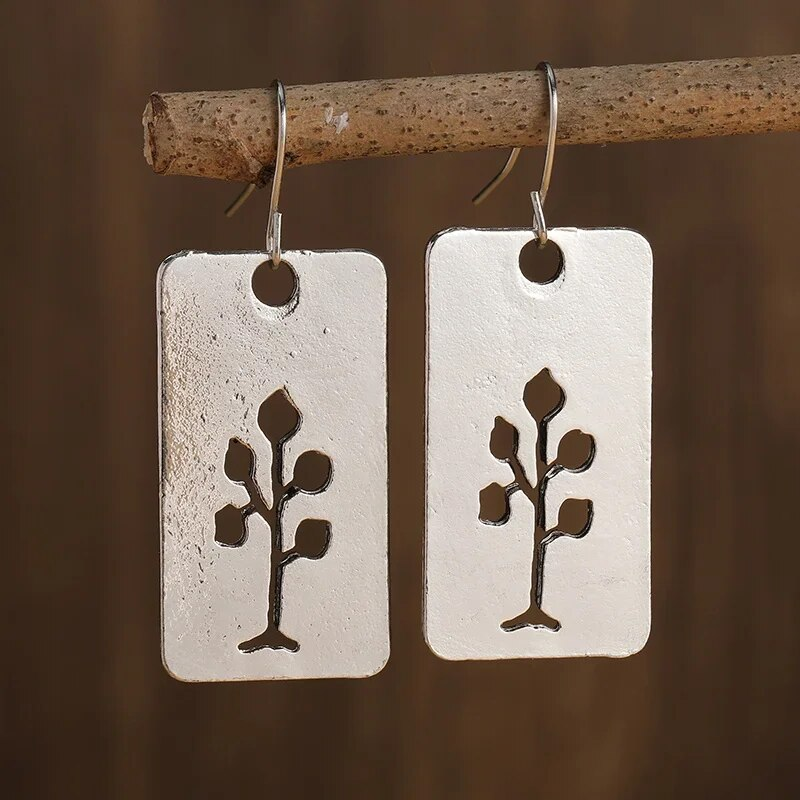 Romantic Silver Earring for Special Moments