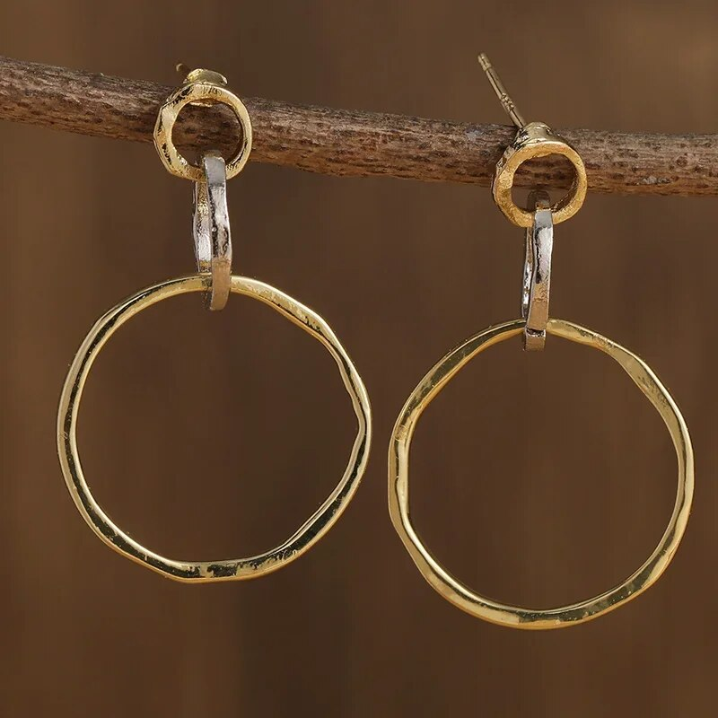 Classic Gold Earring with Timeless Appeal