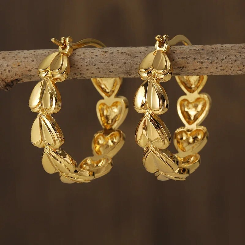 Charming Gold Earring for Any Occasion