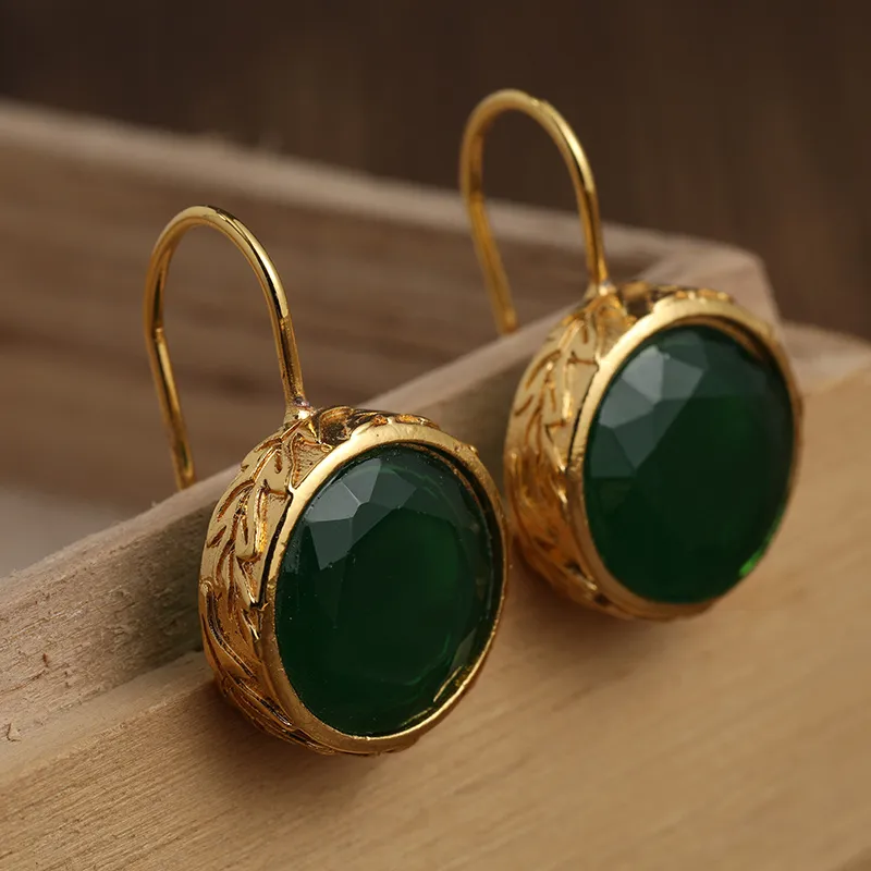 Classic Gold Earring with Timeless Appeal