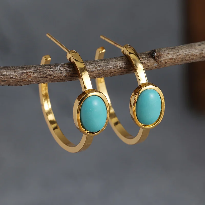 Charming Gold Earring for Any Occasion