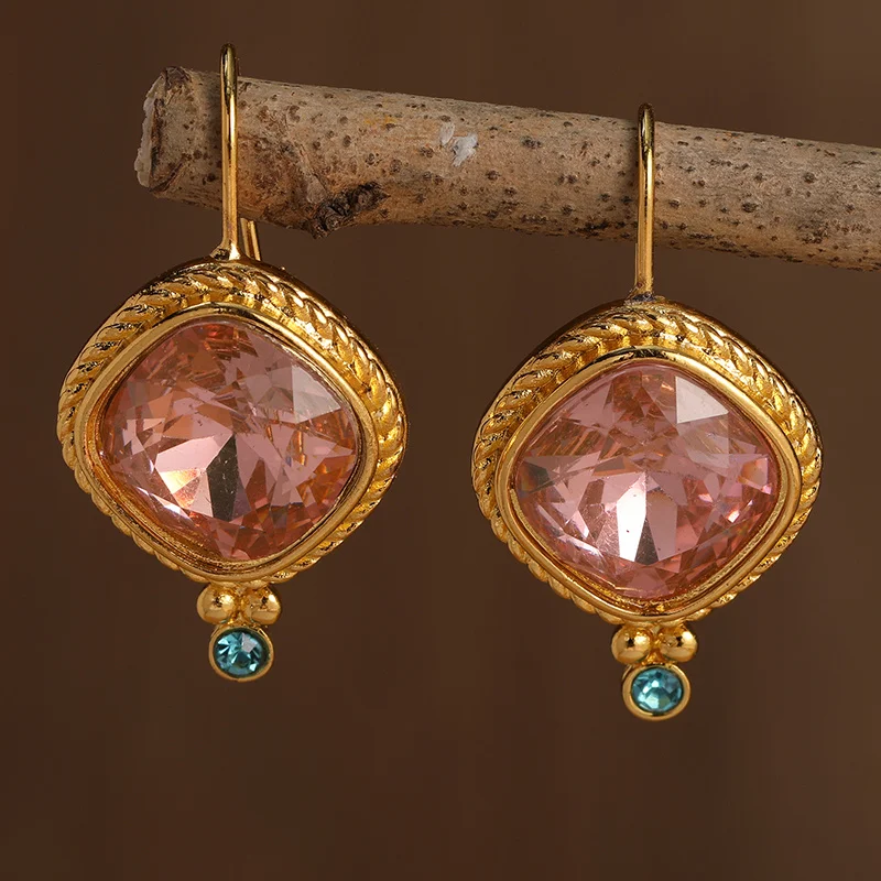 Romantic Gold Earring for Special Moments