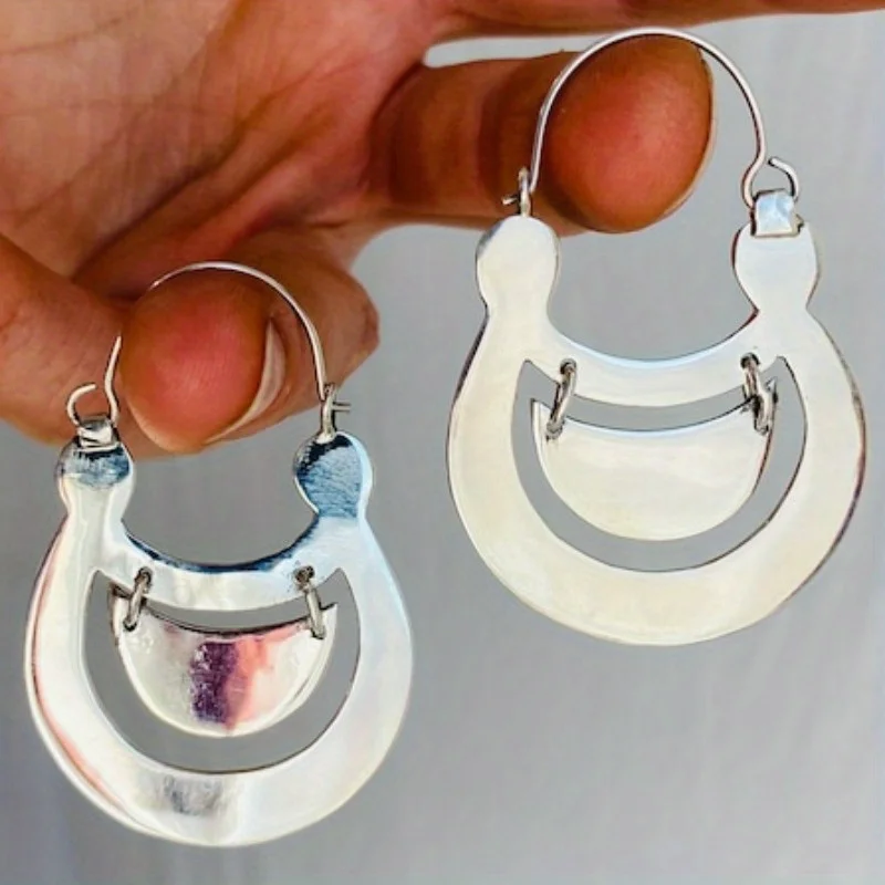 Charming Silver Earring for Any Occasion