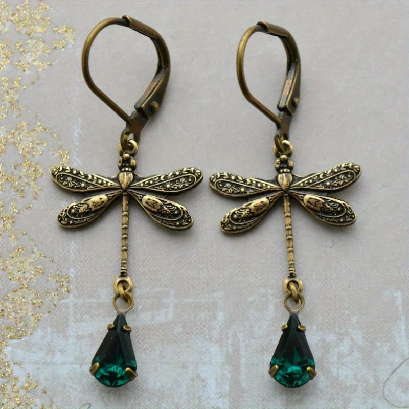 Classic Gold Earring with Timeless Appeal