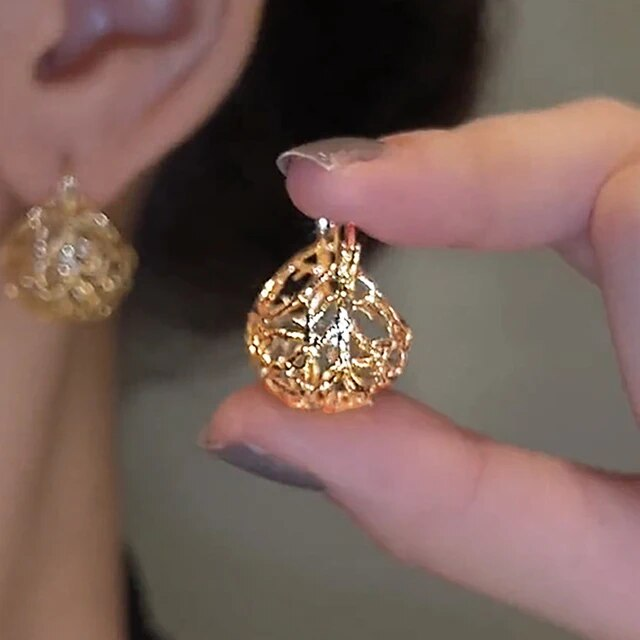 Beautiful Gold Earring with Unique Style
