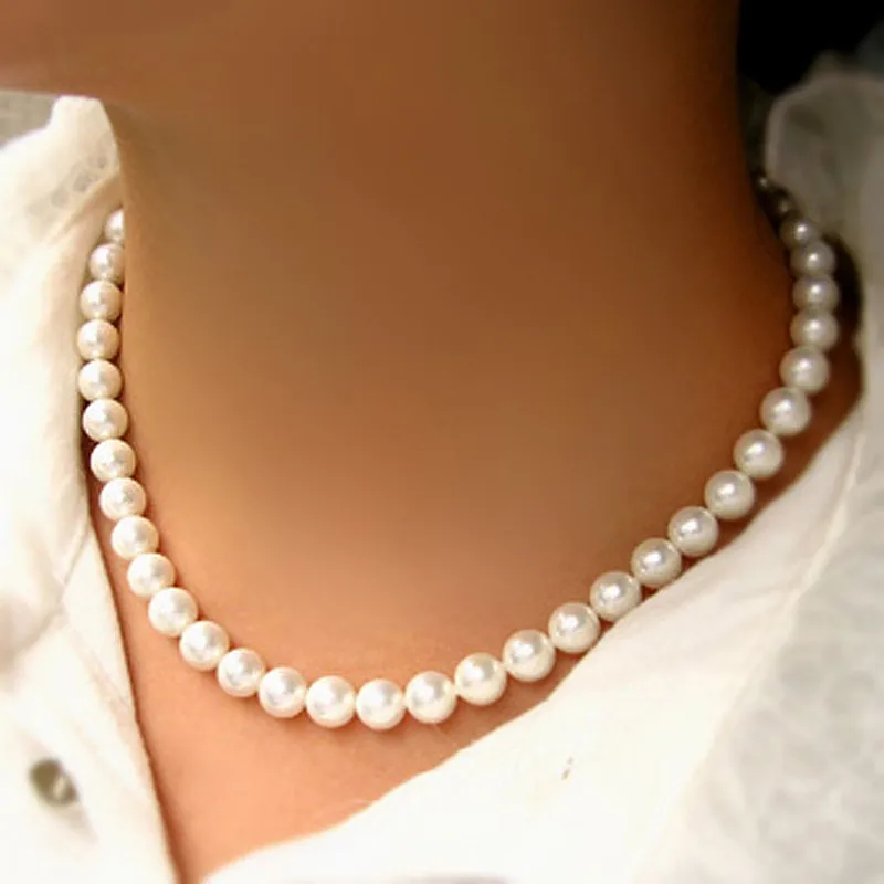 Beautiful Pearl Necklace with Unique Style