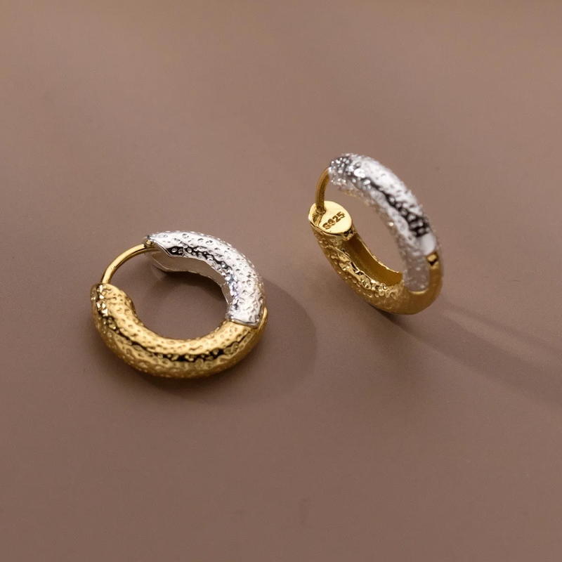 Classic Gold Earring with Timeless Appeal