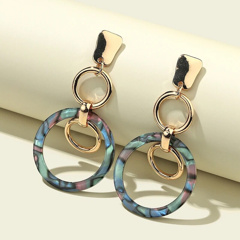 Charming Gold Earring for Any Occasion