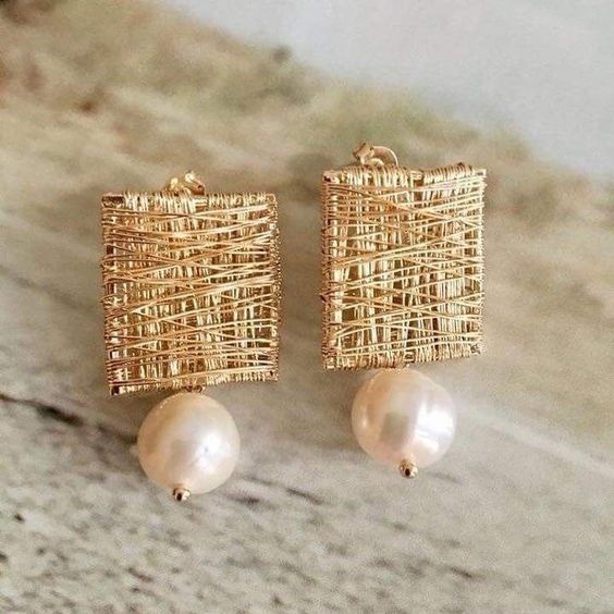 Beautiful Gold Earring with Unique Style