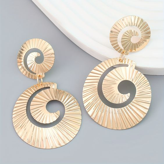 Romantic Gold Earring for Special Moments