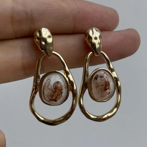Classic Gold Earring with Timeless Appeal