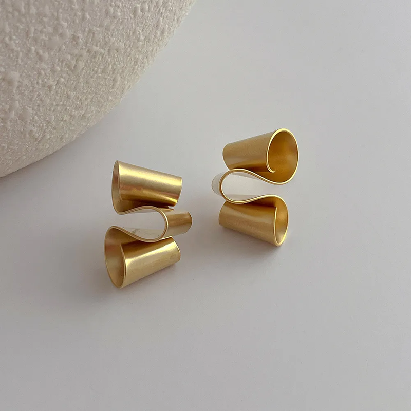 Romantic Gold Earring for Special Moments