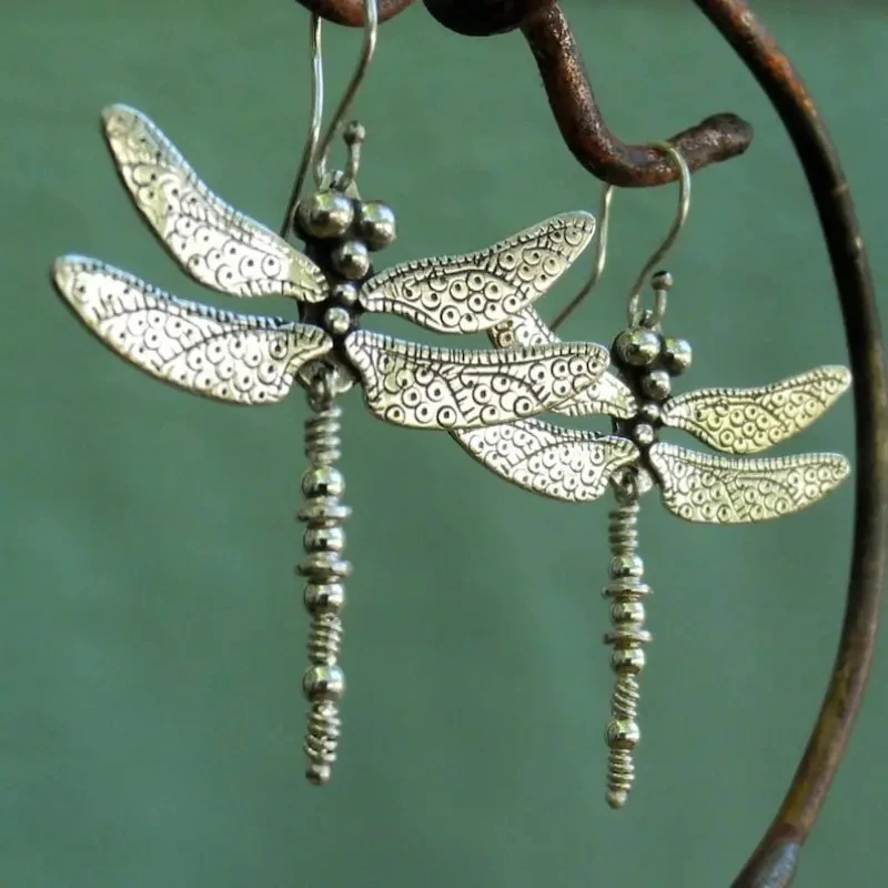 Charming Silver Earring for Any Occasion