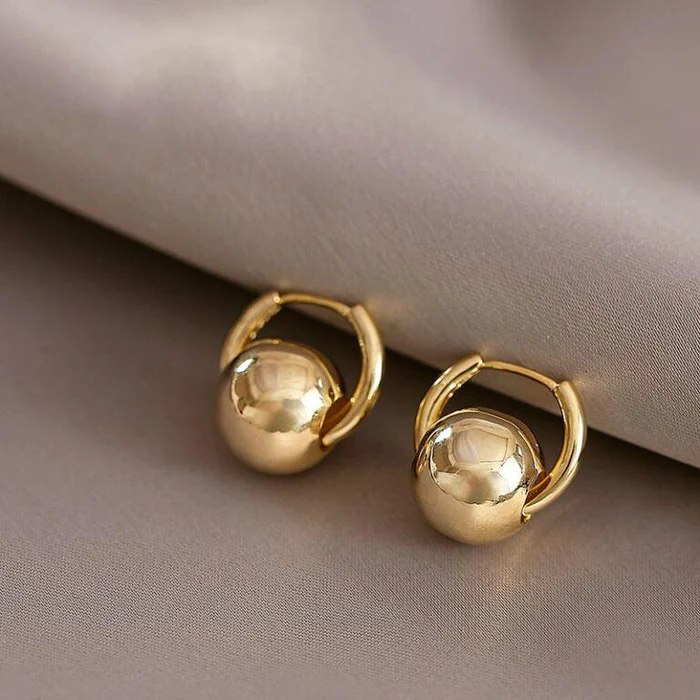 Charming Gold Earring for Any Occasion