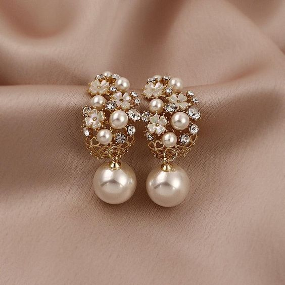 Classic Pearl Earring with Timeless Appeal