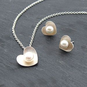 Classic Pearl Set with Timeless Appeal
