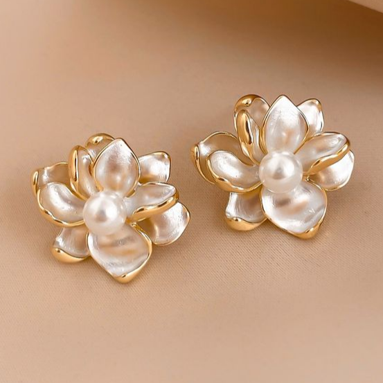 Beautiful Pearl Earring with Unique Style