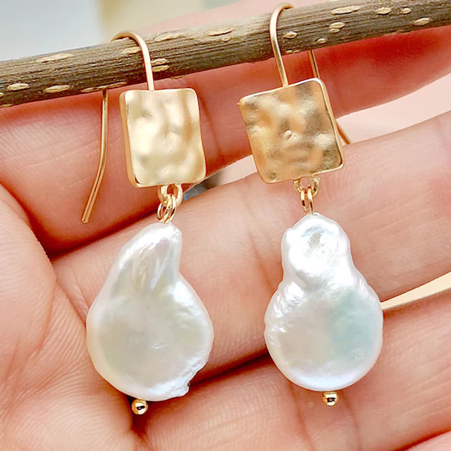 Romantic Gold Earring for Special Moments