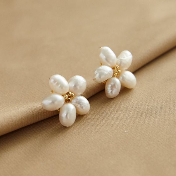 Classic Pearl Earring with Timeless Appeal
