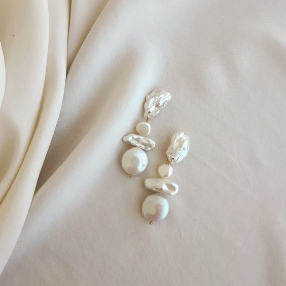 Classic Pearl Earring with Timeless Appeal