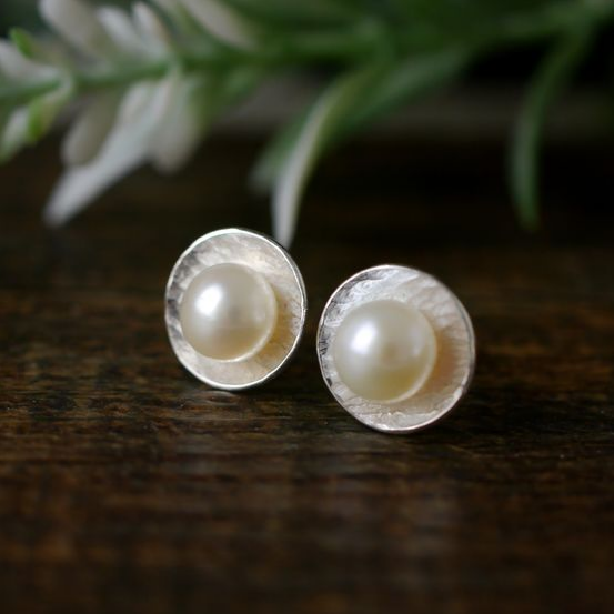 Classic Pearl Earring with Timeless Appeal