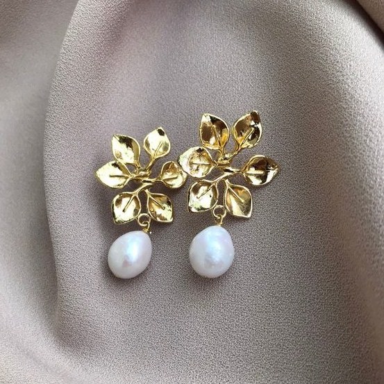 Elegant Gold Earring for Every Occasion