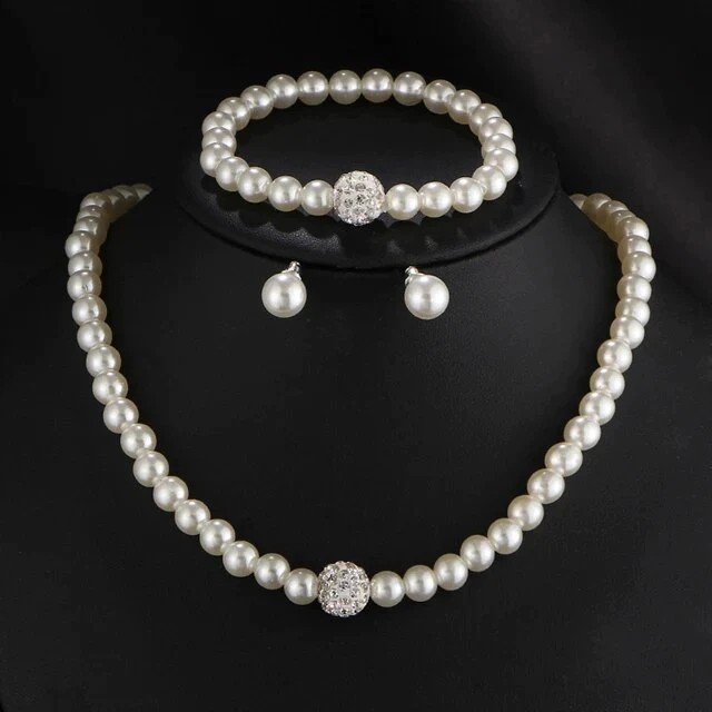 Beautiful Pearl Set with Unique Style