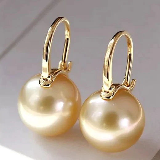 Romantic Gold Earring for Special Moments