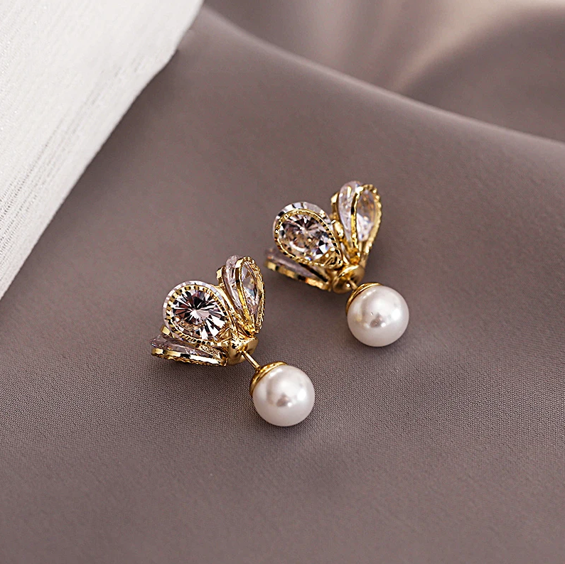 Beautiful Pearl Earring with Unique Style