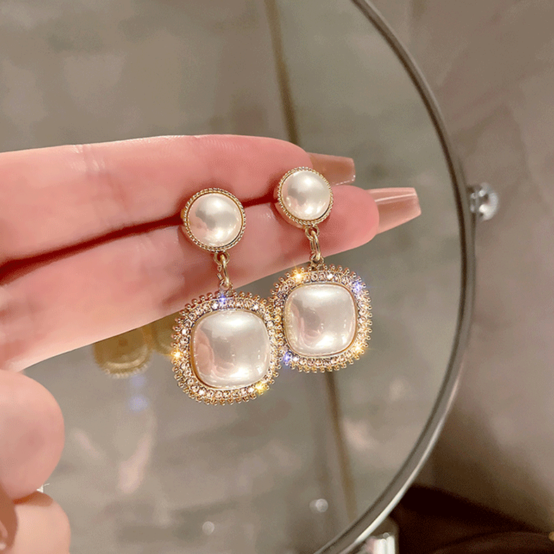 Charming Pearl Earring for Any Occasion