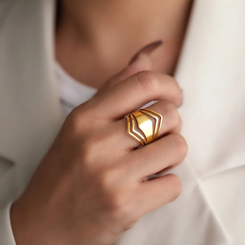 Classic Gold Ring with Timeless Appeal