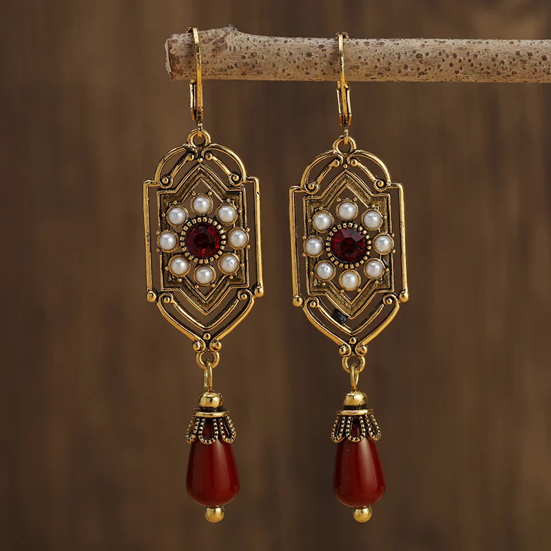 Elegant Gold Earring for Every Occasion