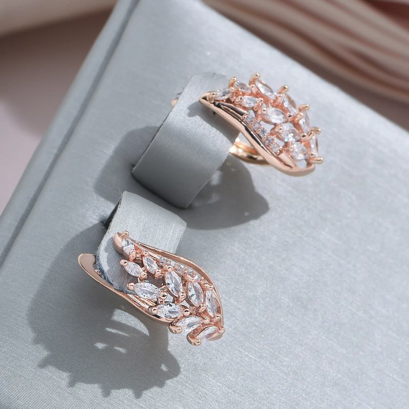 Romantic Gold Earring for Special Moments