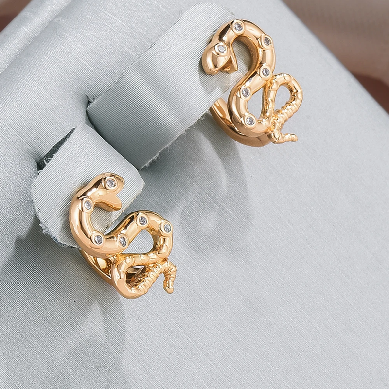 Classic Gold Earring with Timeless Appeal