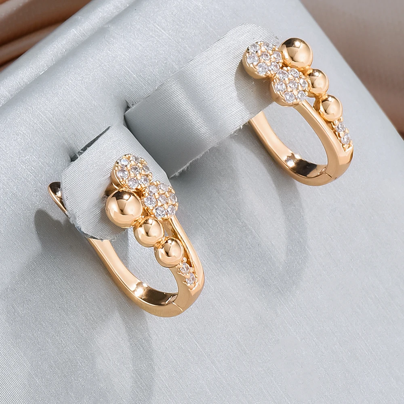 Charming Gold Earring for Any Occasion