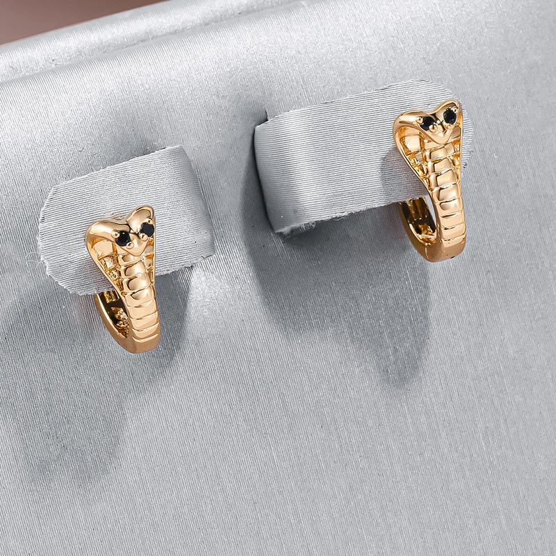 Classic Gold Earring with Timeless Appeal