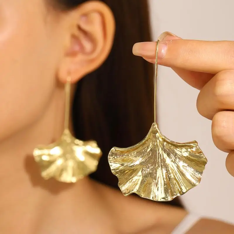 Beautiful Gold Earring with Unique Style