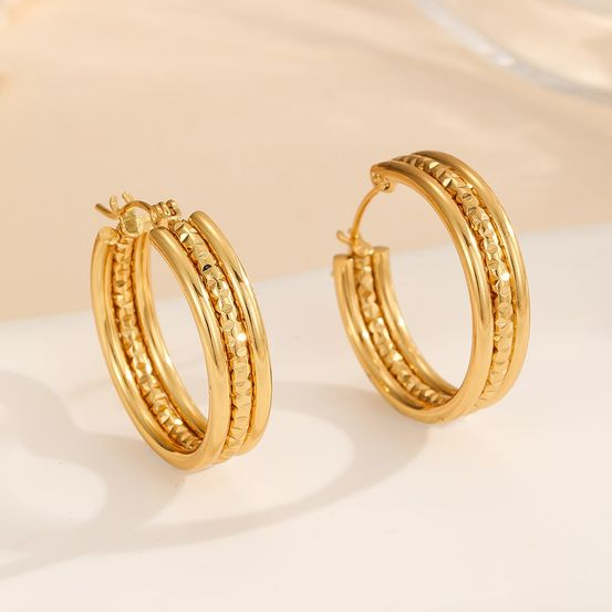 Classic Gold Earring with Timeless Appeal