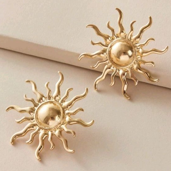 Stunning Gold Earring for Daily Wear