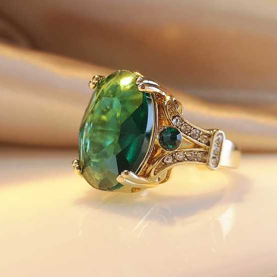 Romantic Gold Ring for Special Moments