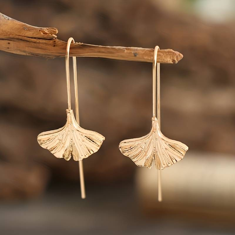 Classic Gold Earring with Timeless Appeal